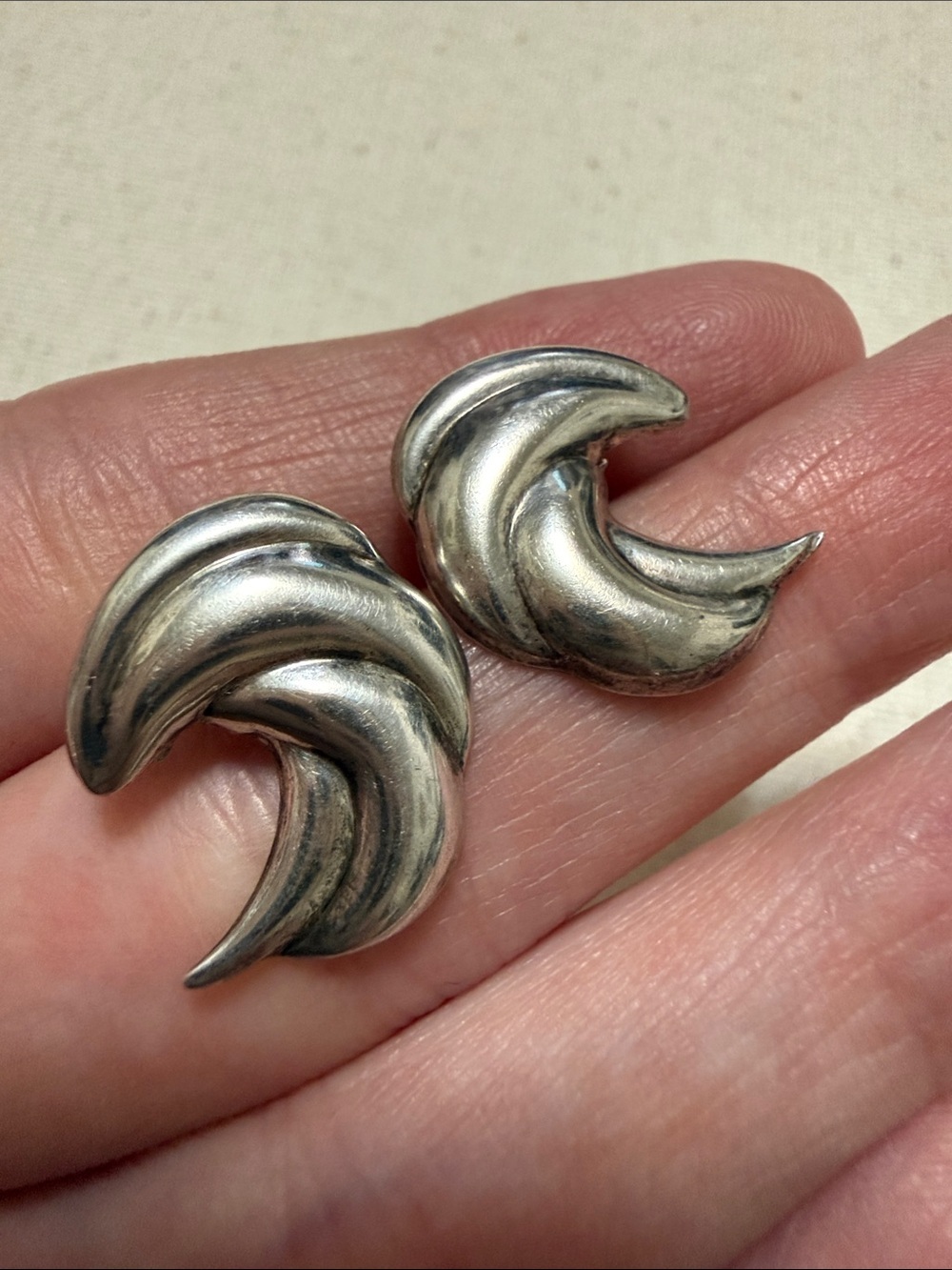 Vintage Sterling Silver 925 small shell like Curved Wave Earrings - Picture 10 of 11